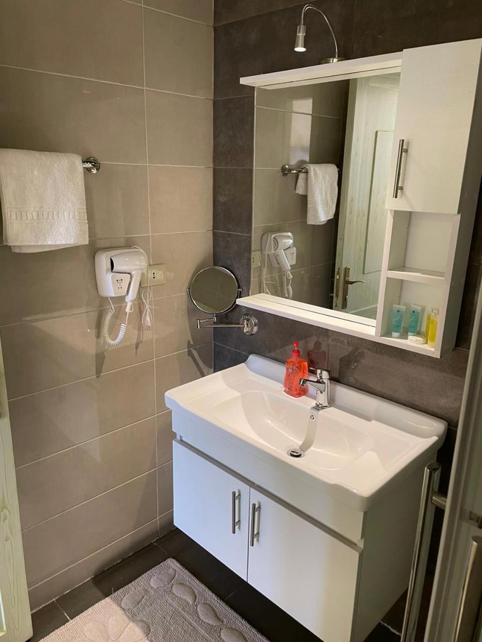 מאדאבה Classy Hostel מראה חיצוני תמונה